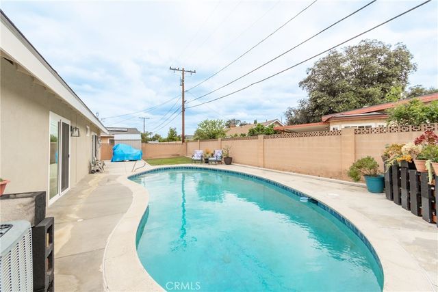 122 N Carousel, Anaheim, CA 92806