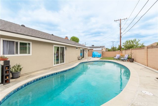 122 N Carousel, Anaheim, CA 92806