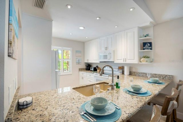 2051 ROSELAWN STREET, Sarasota, FL 34231