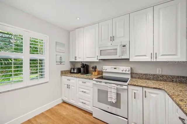 2051 ROSELAWN STREET, Sarasota, FL 34231