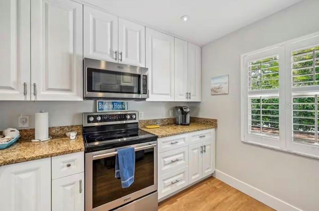2051 ROSELAWN STREET, Sarasota, FL 34231