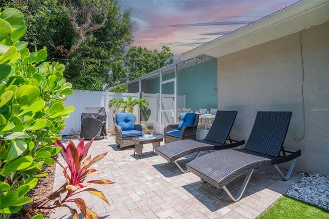 2051 ROSELAWN STREET, Sarasota, FL 34231