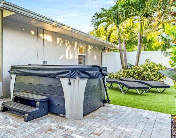 2051 ROSELAWN STREET, Sarasota, FL 34231