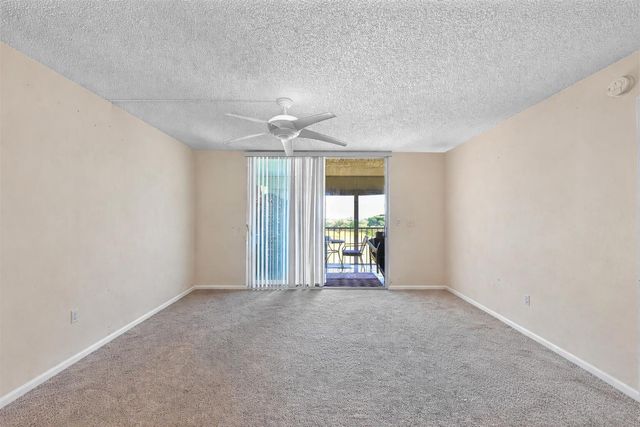 4570 NW 18th Avenue 604, Deerfield Beach, FL 33064
