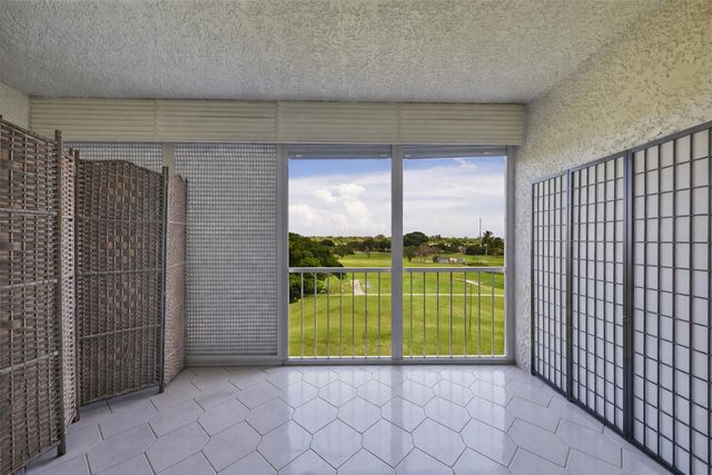 4570 NW 18th Avenue 604, Deerfield Beach, FL 33064