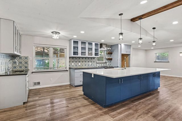 4915 Hovenkamp Drive, Dallas, TX 75227