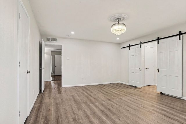 4915 Hovenkamp Drive, Dallas, TX 75227