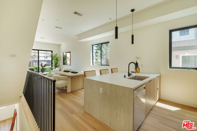 1343 S Ogden Drive C, Los Angeles, CA 90019