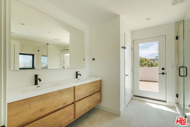 1343 S Ogden Drive C, Los Angeles, CA 90019