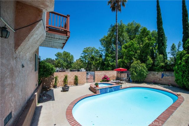 10516 Independence, Chatsworth, CA 91311