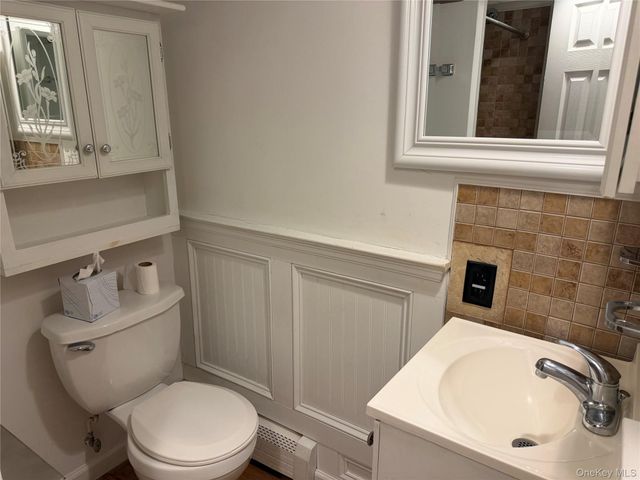 19 Laurel St, Centereach, NY 11720