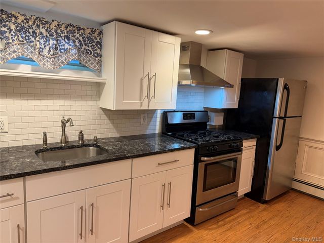 19 Laurel St, Centereach, NY 11720