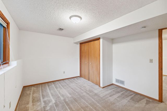 2304 Horizon Place, Burnsville, MN 55337