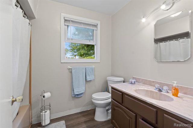 8483 Beatrice, Westland, MI 48185