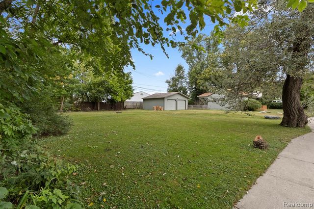 8483 Beatrice, Westland, MI 48185