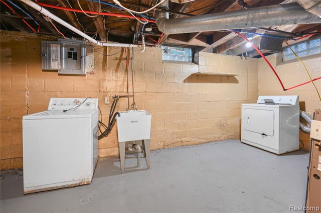 8626 Piedmont Street, Detroit, MI 48228