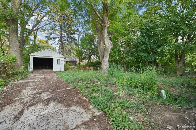 8626 Piedmont Street, Detroit, MI 48228