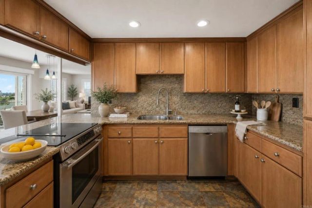 957 Hygeia Avenue, Encinitas, CA 92024