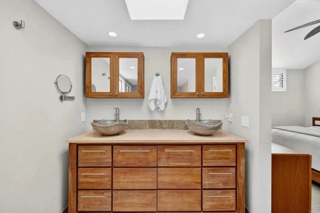 957 Hygeia Avenue, Encinitas, CA 92024