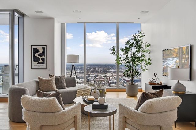 255 Hennepin Avenue 3304, Minneapolis, MN 55401