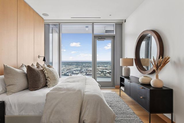 255 Hennepin Avenue 3304, Minneapolis, MN 55401