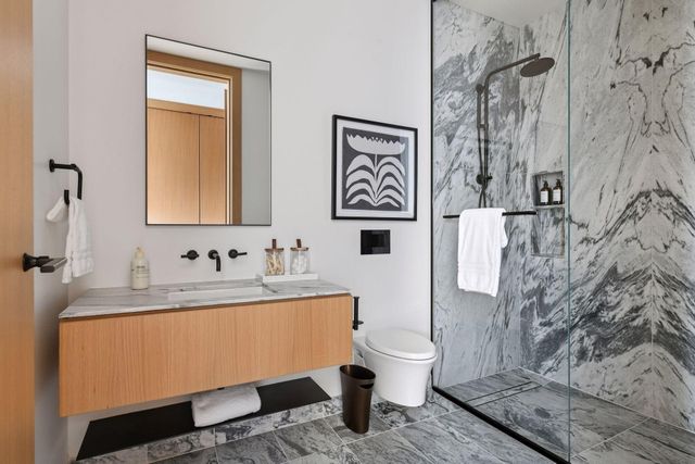 255 Hennepin Avenue 3304, Minneapolis, MN 55401