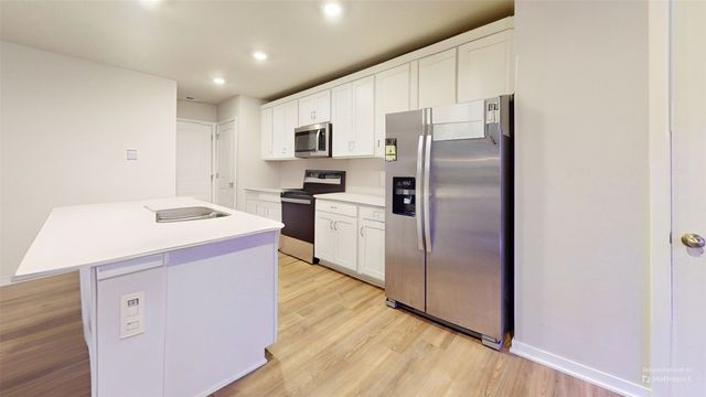 2620 SE Morningdew Drive, West Des Moines, IA 50265