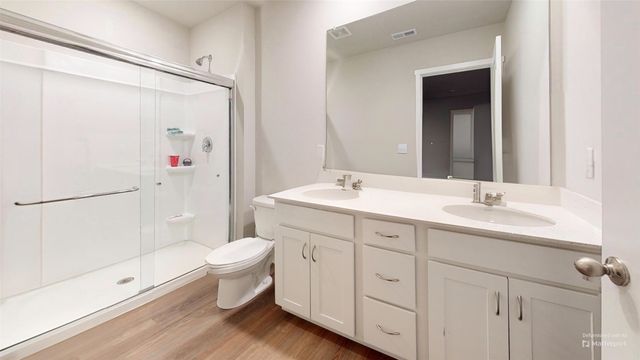 2620 SE Morningdew Drive, West Des Moines, IA 50265