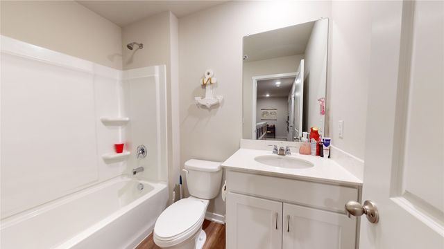 2620 SE Morningdew Drive, West Des Moines, IA 50265