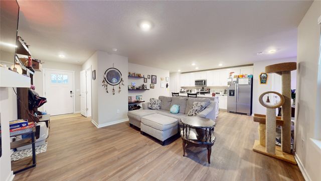 2620 SE Morningdew Drive, West Des Moines, IA 50265