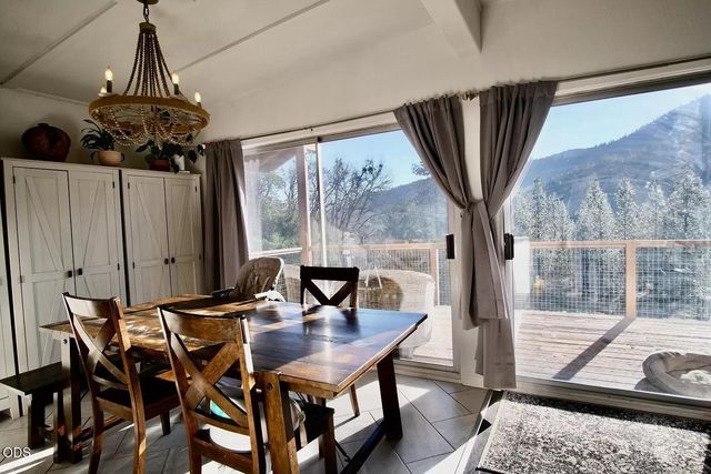 2595 E Evans Creek Road, Rogue River, OR 97537