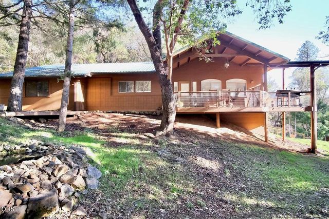 2595 E Evans Creek Road, Rogue River, OR 97537