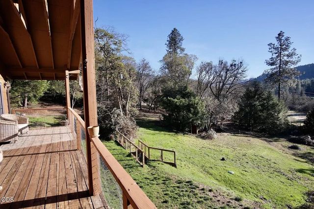 2595 E Evans Creek Road, Rogue River, OR 97537