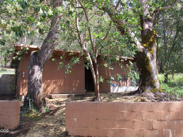 2595 E Evans Creek Road, Rogue River, OR 97537