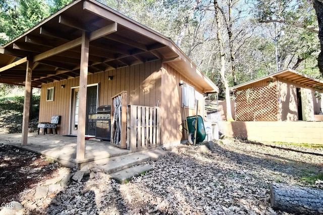 2595 E Evans Creek Road, Rogue River, OR 97537