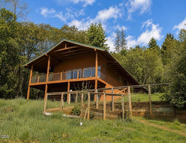 2595 E Evans Creek Road, Rogue River, OR 97537