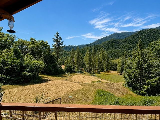 2595 E Evans Creek Road, Rogue River, OR 97537