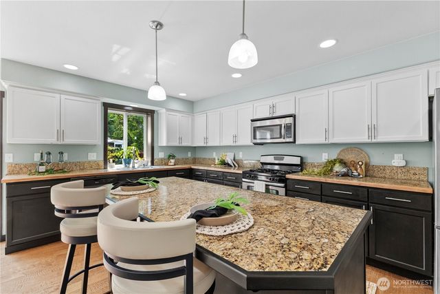 420 Barry Loop, Mount Vernon, WA 98274