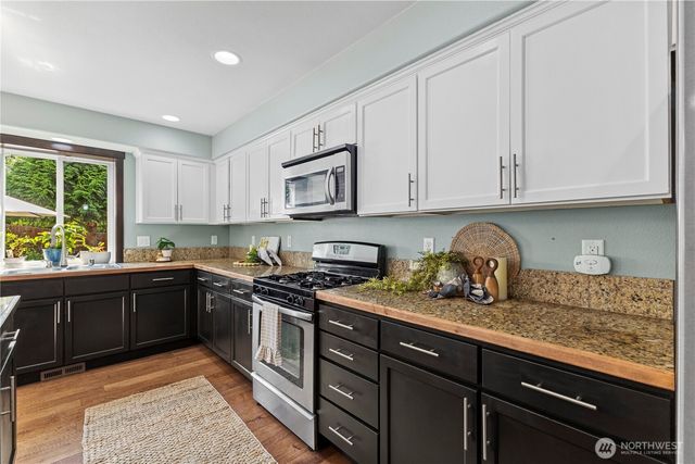 420 Barry Loop, Mount Vernon, WA 98274