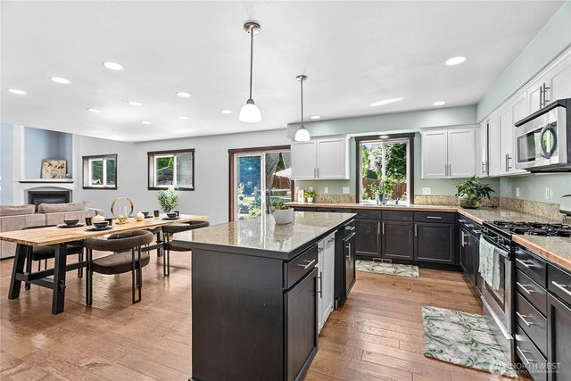 420 Barry Loop, Mount Vernon, WA 98274