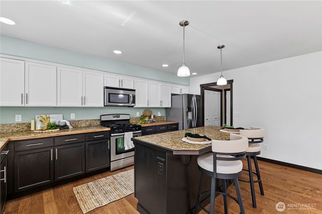 420 Barry Loop, Mount Vernon, WA 98274