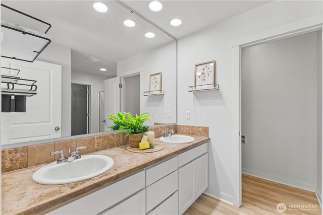 420 Barry Loop, Mount Vernon, WA 98274