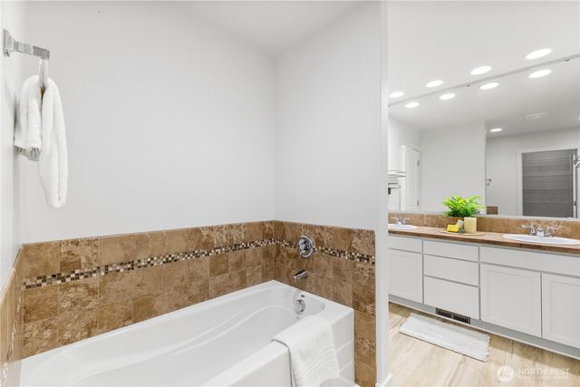 420 Barry Loop, Mount Vernon, WA 98274