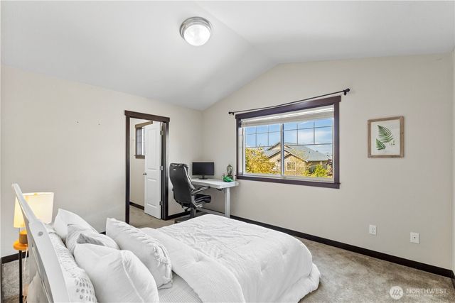 420 Barry Loop, Mount Vernon, WA 98274