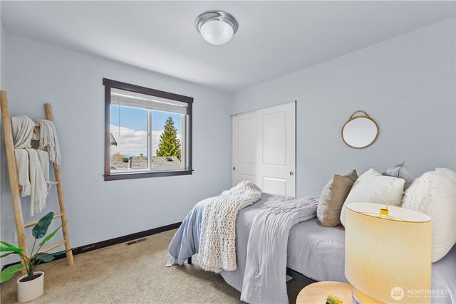 420 Barry Loop, Mount Vernon, WA 98274
