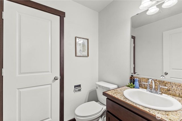 420 Barry Loop, Mount Vernon, WA 98274