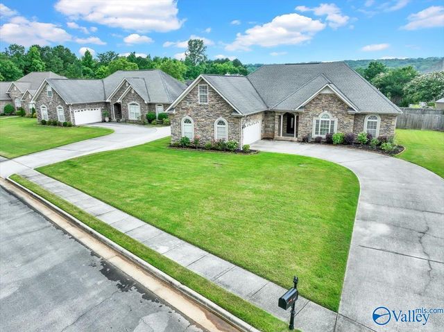 4017 Saddlehorn Bend, Decatur, AL 35603