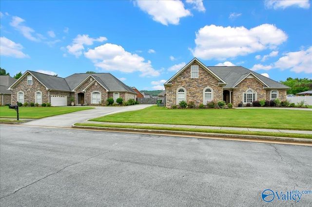 4017 Saddlehorn Bend, Decatur, AL 35603