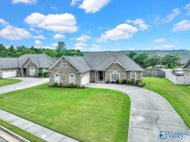 4017 Saddlehorn Bend, Decatur, AL 35603