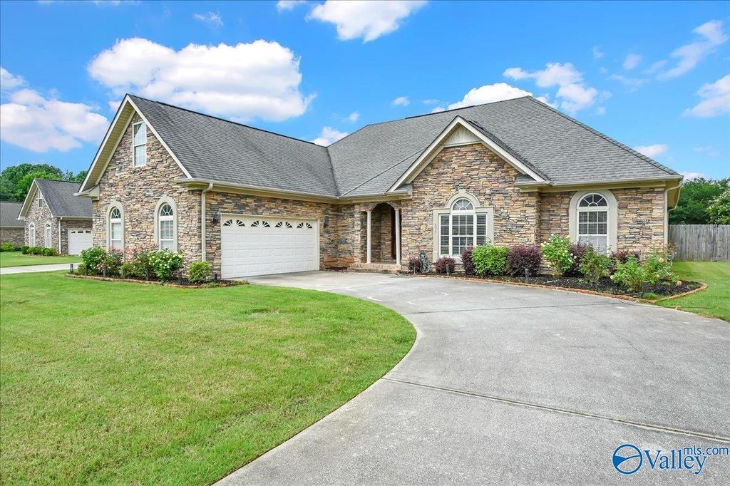 4017 Saddlehorn Bend, Decatur, AL 35603